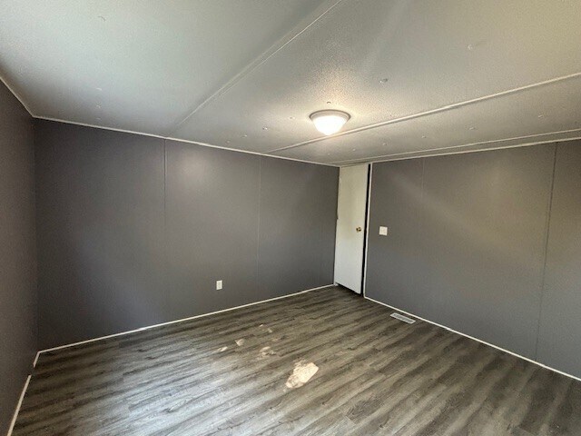 Building Photo - 831 N Pontiac Trail