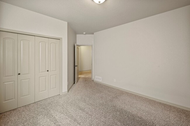 Building Photo - BEAUTIFUL 4BD + OFFICE MAIN-LEVEL LIVING H...