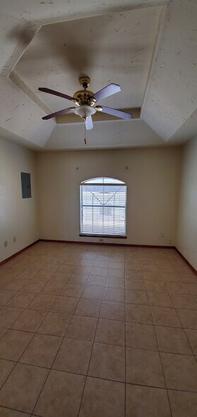 bedroom - 2000 Circle Dr