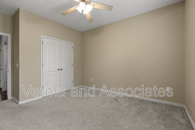 Building Photo - 4307 SW Fieldstone Blvd