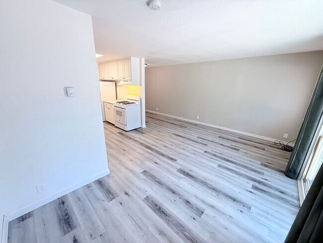 Building Photo - Pet friendly 1 bed apartment in South Lake Tahoe