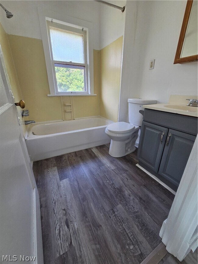 Building Photo - 2859 Avondale Ave