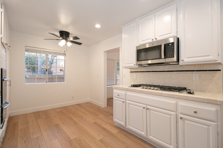 Building Photo - 5200 White Oak Ave