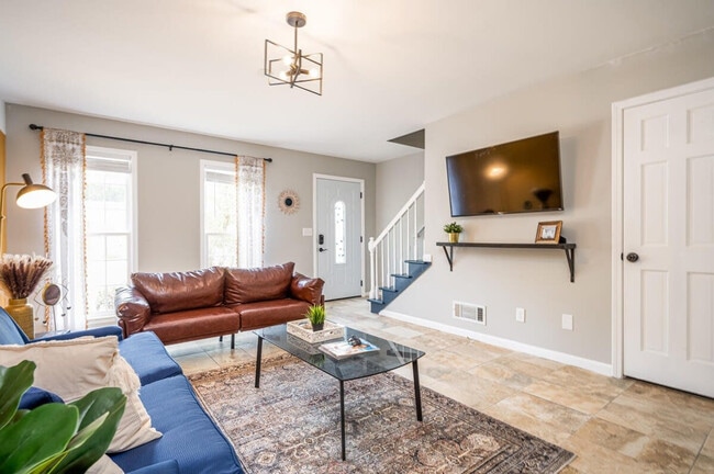 Building Photo - 1283 Sweet Pine Dr