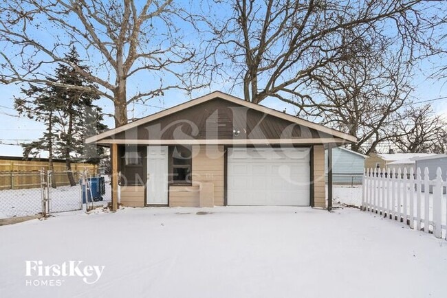 Building Photo - 15439 Elm St