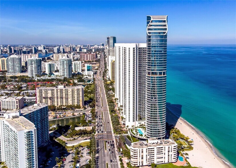 Building Photo - 15701 Collins Ave