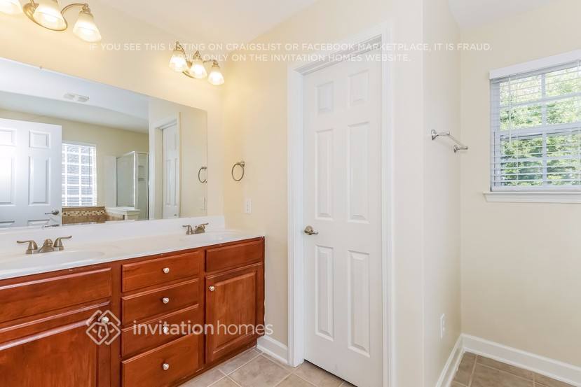 Building Photo - 1409 Mallory Ln