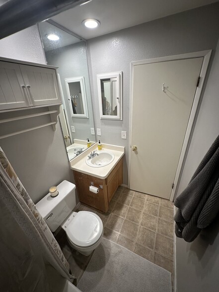 Building Photo - 779 Victorian Park Dr