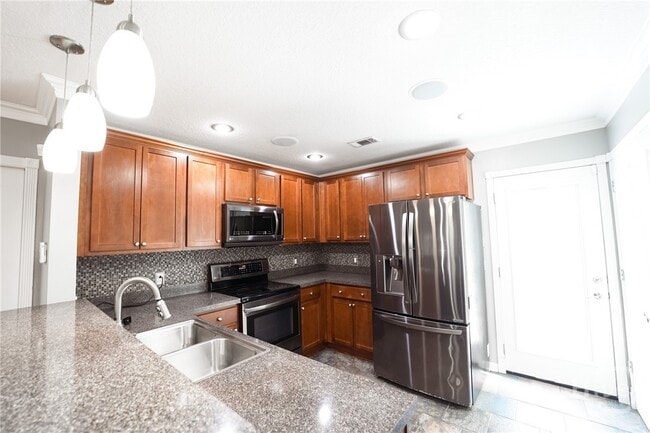 Building Photo - 170 Willow Oak Dr
