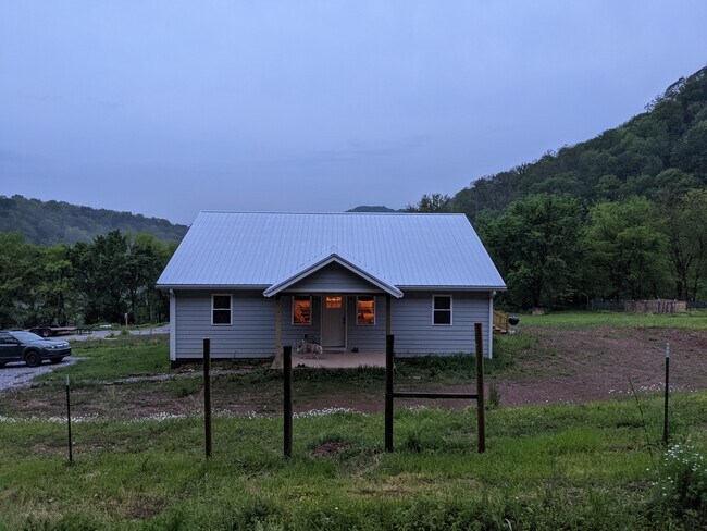 Building Photo - 800 Honey Prong Rd