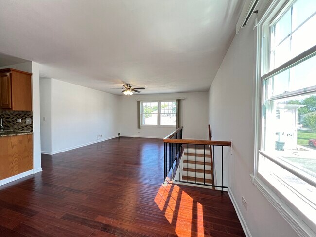 Building Photo - 358 Farmingdale Cir
