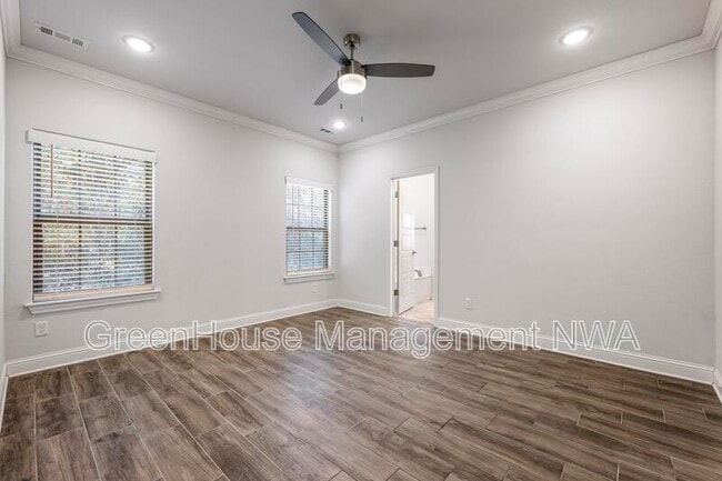 Building Photo - 7 Ripley Ln