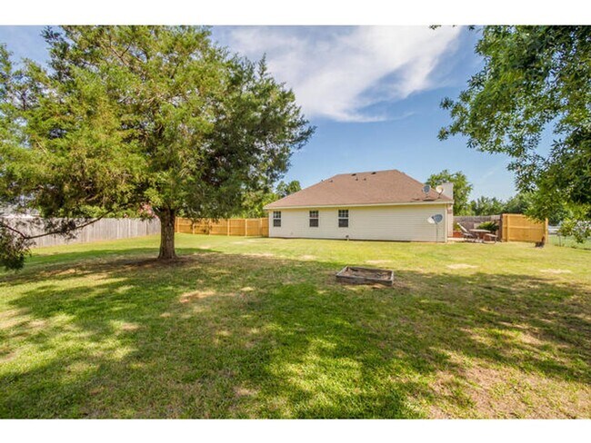 Building Photo - 3568 Crawfordville Dr