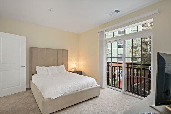 Building Photo - 615 S Columbus St