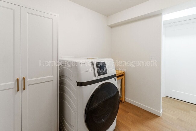 Building Photo - 8715 N Kelly Ct