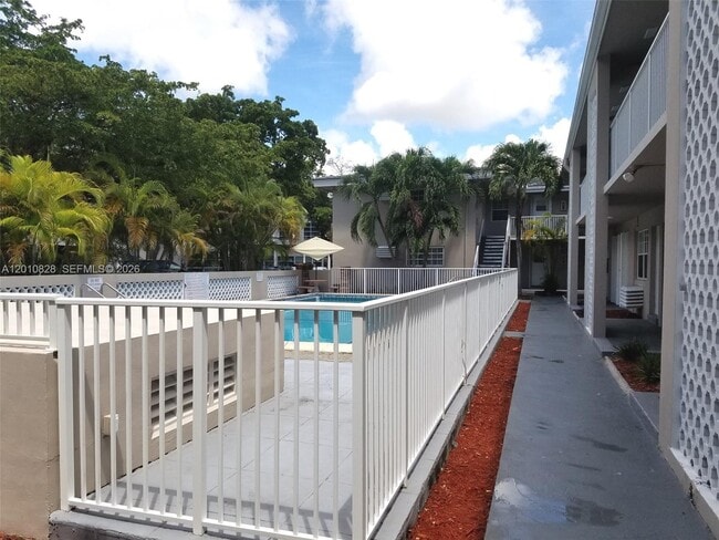 Building Photo - 6565 Santona St