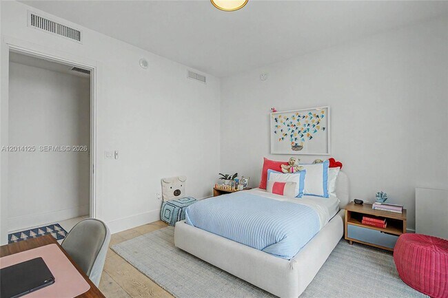 Building Photo - 2627 S Bayshore Dr