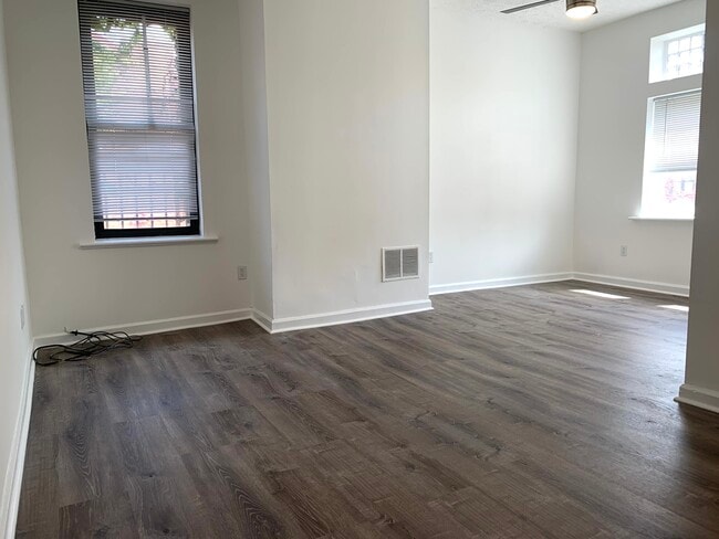 Building Photo - 408 Eloise St