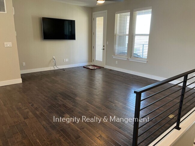 Building Photo - 2457 Majorca Dr