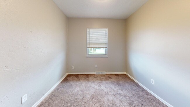 Building Photo - 630 Abbe Rd S