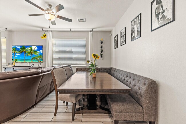 Building Photo - 14821 Tierra Escape Ave
