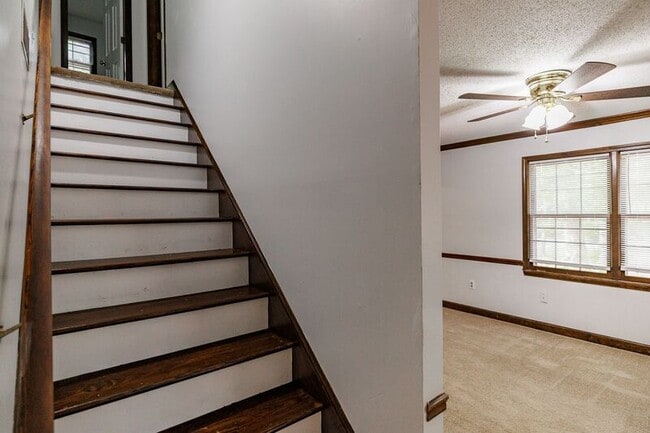 Building Photo - 145 Shadow Moss Dr