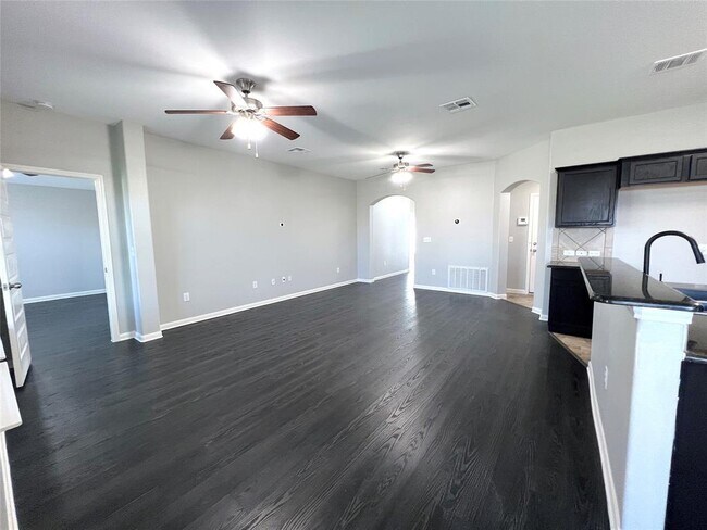 Building Photo - 802 Mitchell Dr