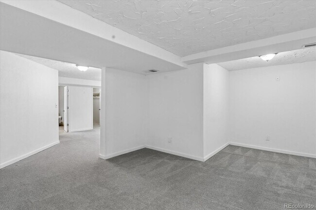 Building Photo - 5247 E Hamilton Ave