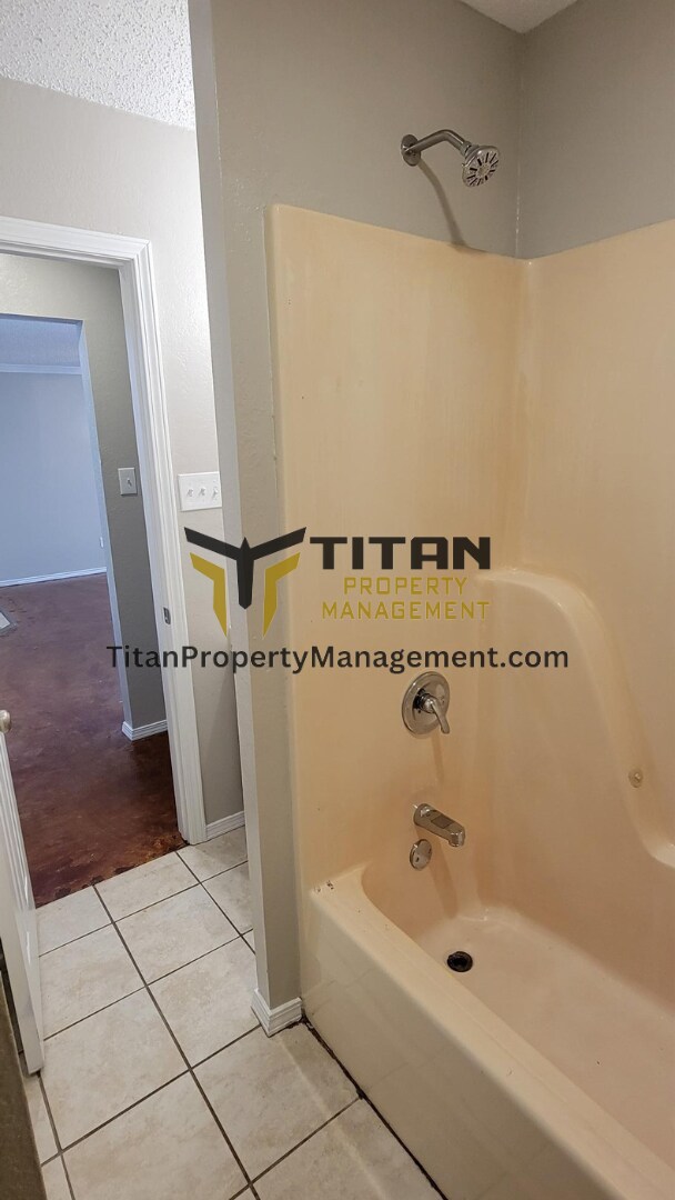 Building Photo - 2 bed/2 bath Apartment