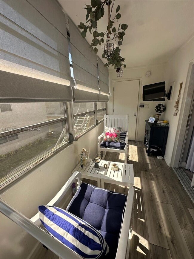 Building Photo - 323 Burgundy G