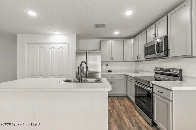 Building Photo - 271 Wendover Rd SW