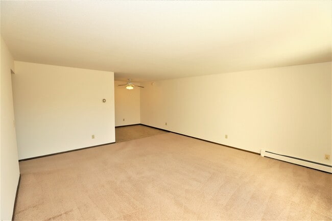 Building Photo - Parklawn Apartments