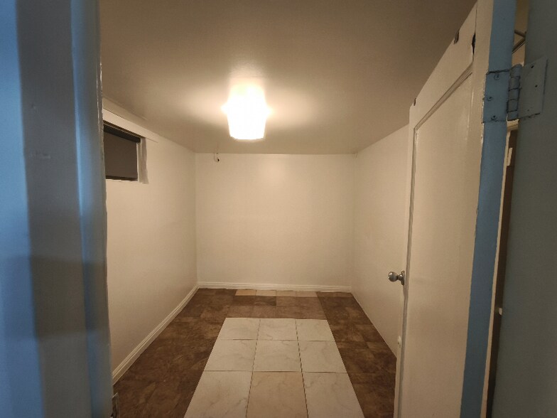 Primary Photo - 1062 W 300 N