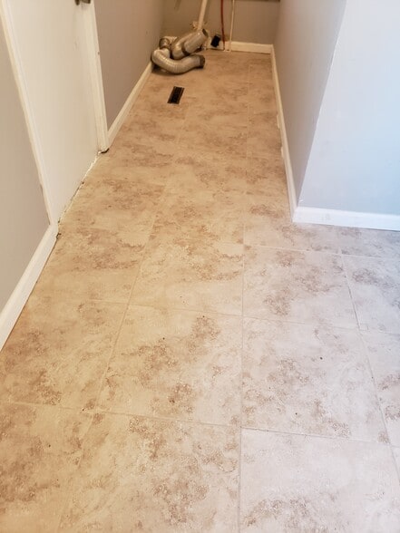 Building Photo - 4501 N Tracy Ave