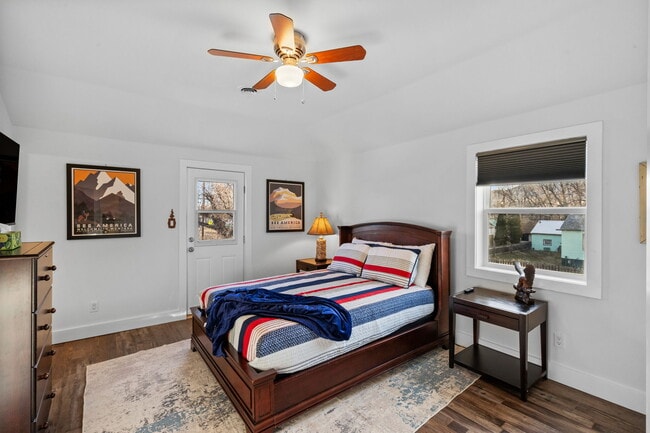 Building Photo - 501 E Geyser St