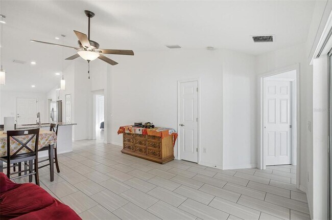 Building Photo - 4 Lynton Pl