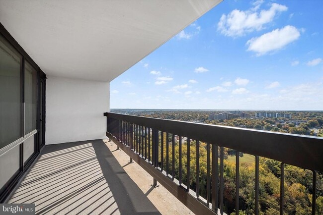 Building Photo - 3705 S George Mason Dr