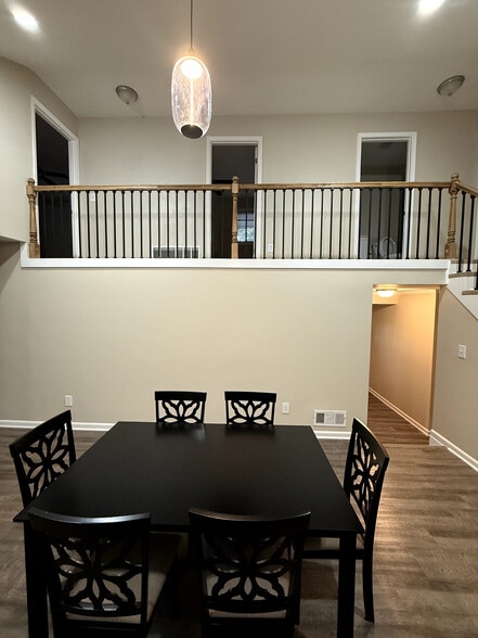 Building Photo - Room in House on Granada Pl