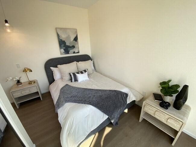 Building Photo - 3042-3044 J St