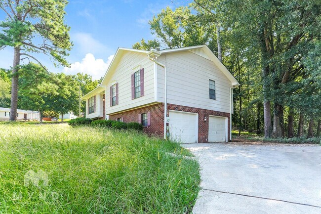 Building Photo - 2708 Laburnum Dr