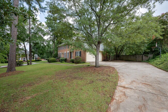 Building Photo - 4135 Knollcrest Cir N