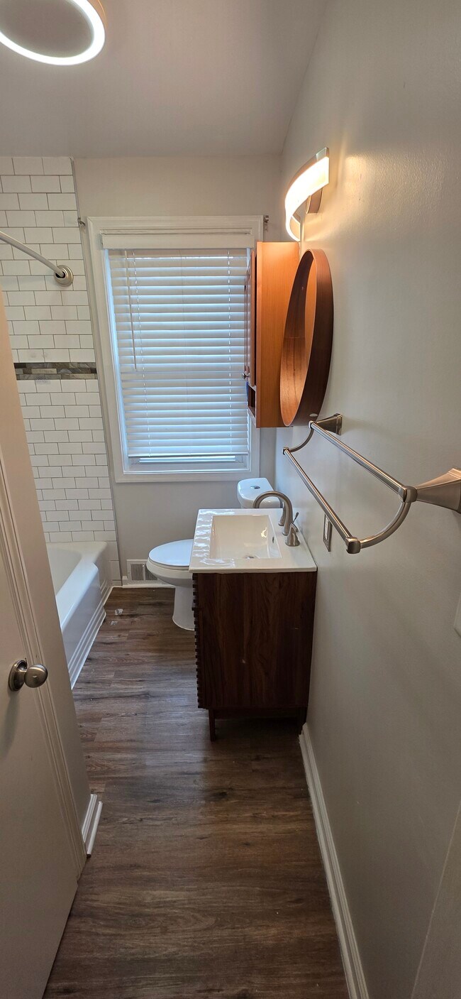 Building Photo - 3909 Rosecrest Ave