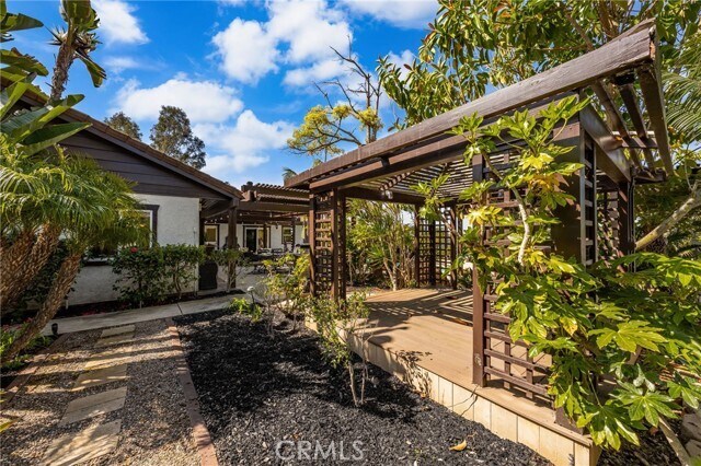 Building Photo - 2465 Via Oeste Dr