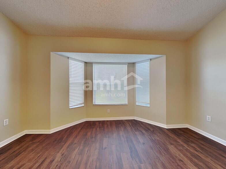 Building Photo - 5611 Brookdale Way