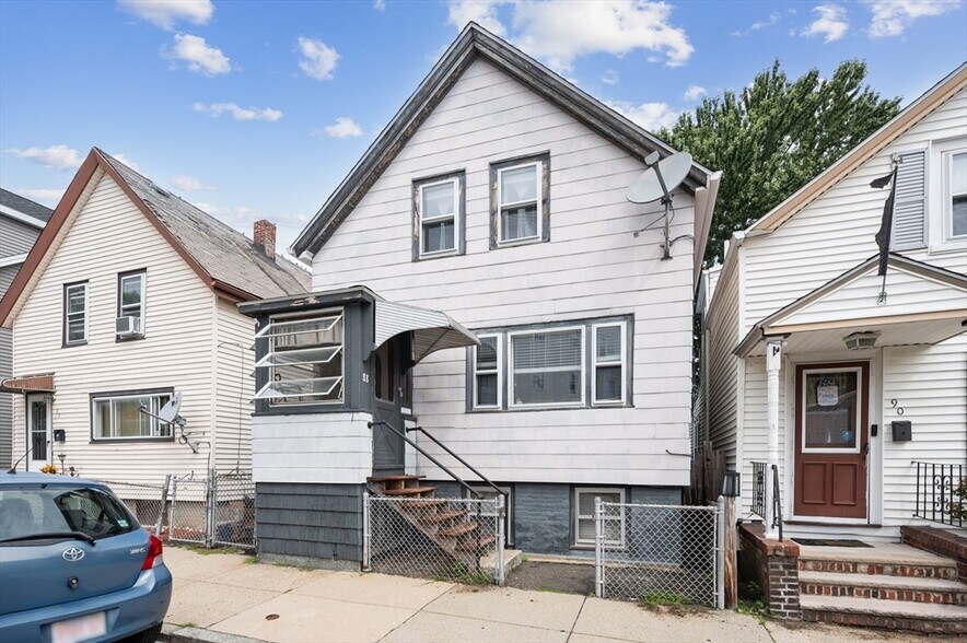 Primary Photo - 90 Wordsworth St