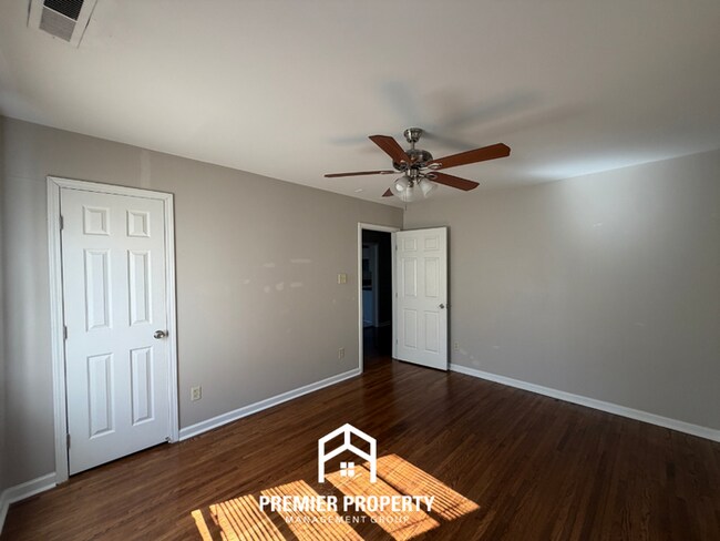 Building Photo - Charming 3BR Home in 38117- Hardwood Floors & Fenced Backyard