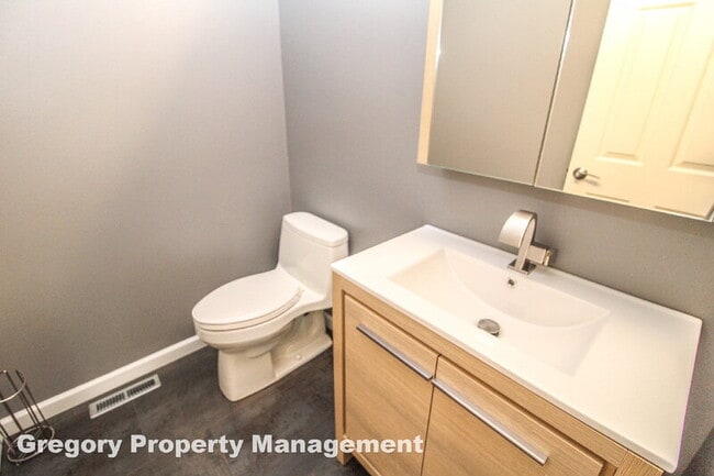 Building Photo - 11342 NE 67th St