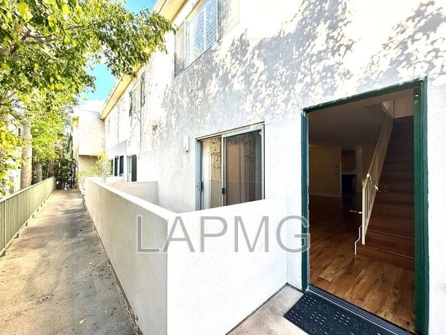 Building Photo - 12251 Moorpark St