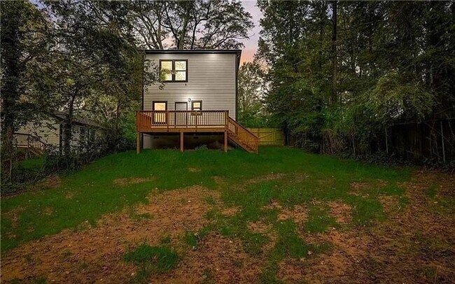 Building Photo - Elegant 3 BD 2.5 BA Home Offering Luxury Living in the Heart of Atlanta