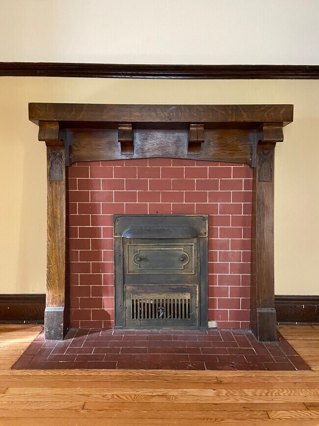 Fireplace in Dining room - 40 WEIDER ST